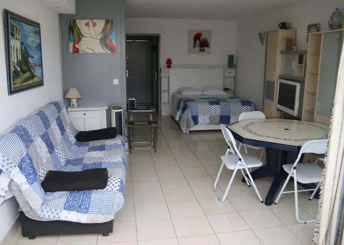 44, Héliopolis E Au Village Naturiste Agde